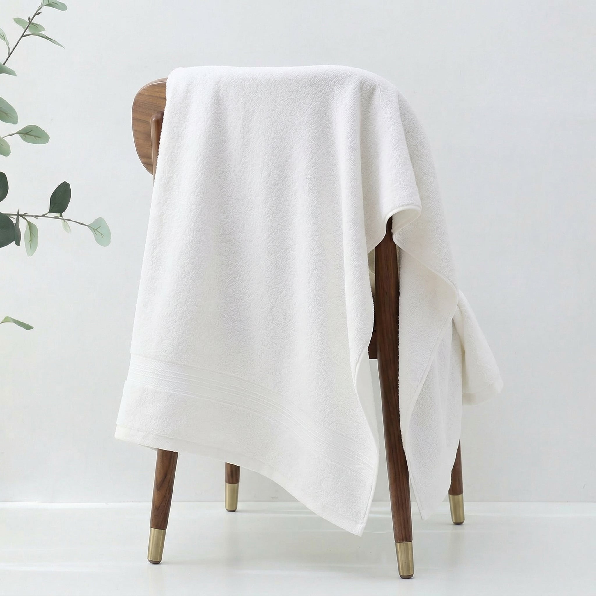 Serviette de plage homme blanche pliée pour van et camping-car