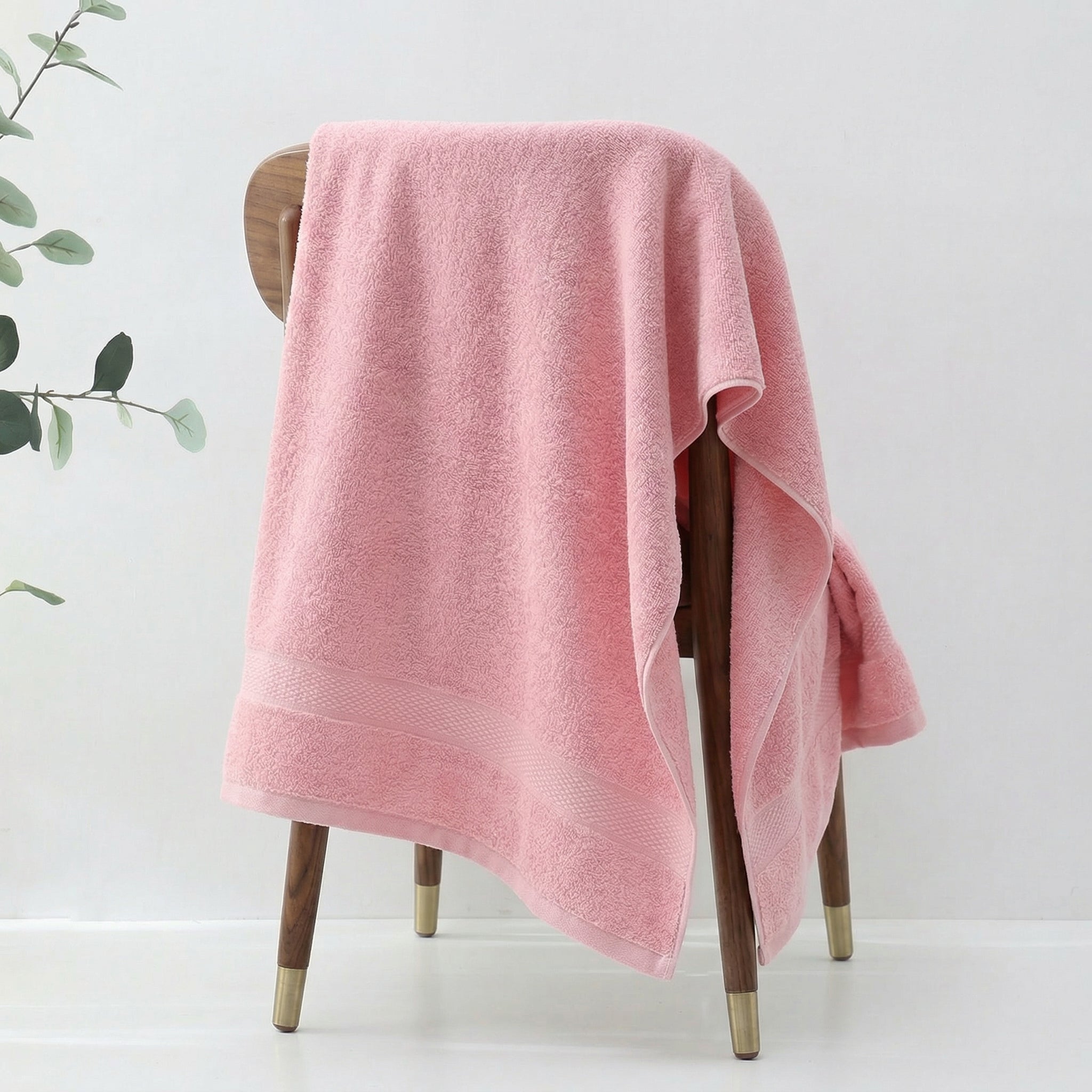 Serviette de plage homme rose pliée pour van et camping-car