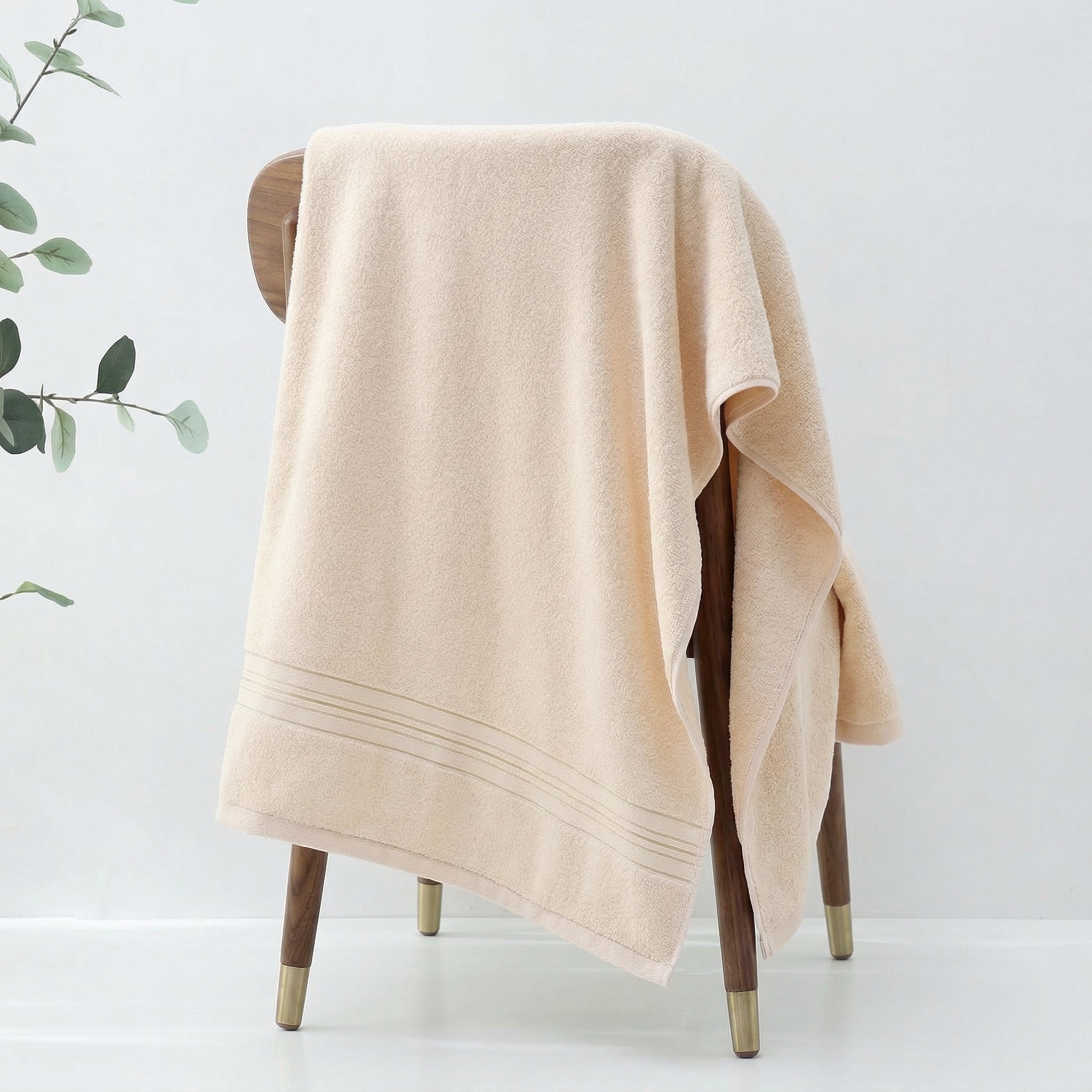 Serviette de plage homme beige pliée pour van et camping-car